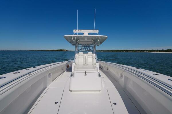 SeaHunter 38 Reel Escape- Forward Seating