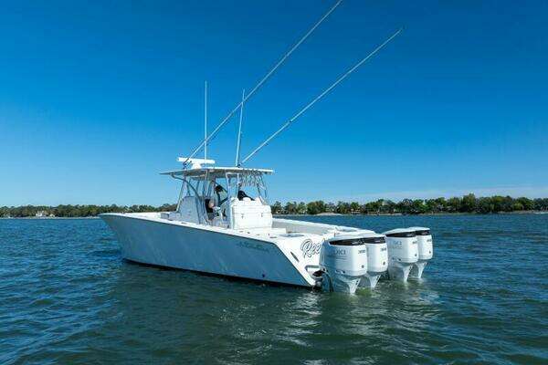2023 SeaHunter 38