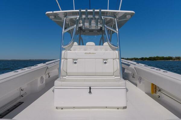 SeaHunter 38 Reel Escape- Forward Seating