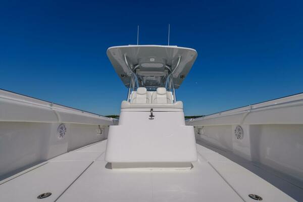 SeaHunter 38 Reel Escape- Forward Seating