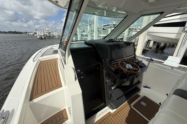 34ft Tiara Sport Yacht For Sale