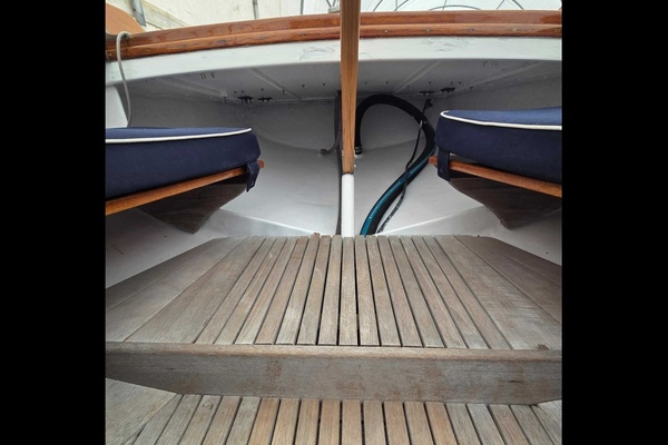 HOPE  26ft Herreshoff Yacht For Sale