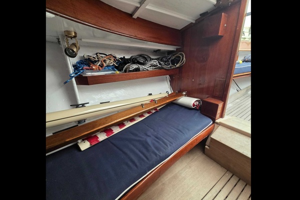 HOPE  26ft Herreshoff Yacht For Sale