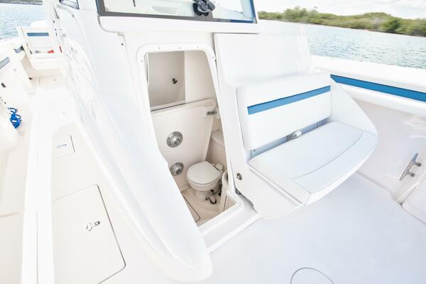 Intrepid 375 - Cosole