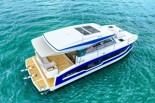 2021 Fountaine Pajot MY4.S - Profile 