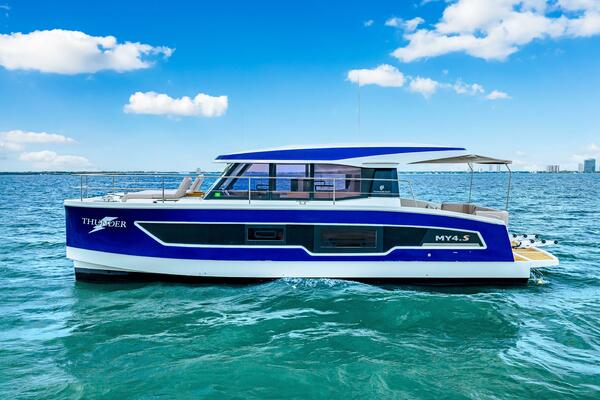 2021 Fountaine Pajot MY4.S - Profile