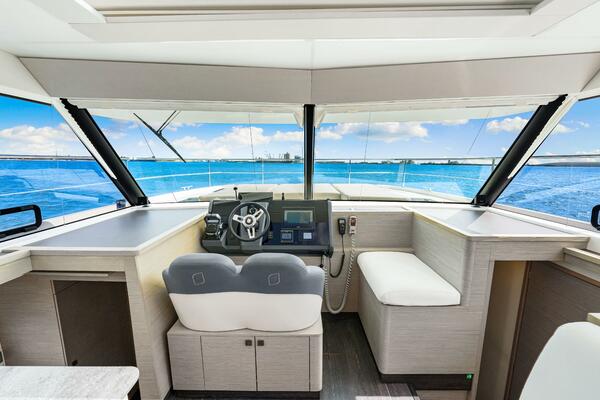 2021 Fountaine Pajot MY4.S - Helm