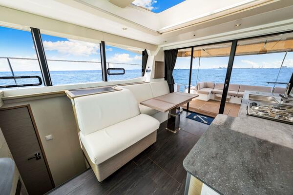  2021 Fountaine Pajot MY4.S - Salon