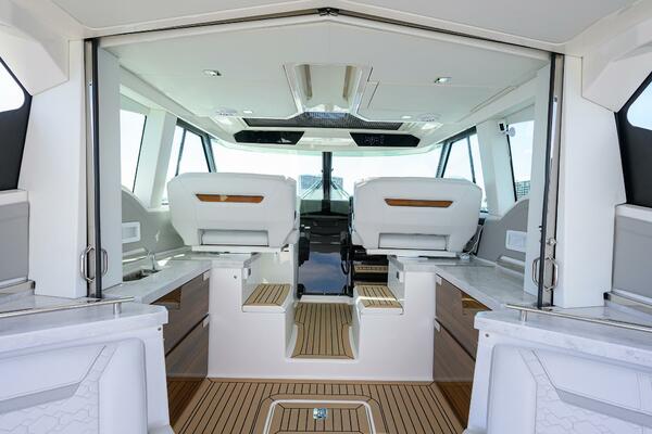 2022 43 Tiara LE 43ft Tiara Yachts Yacht For Sale