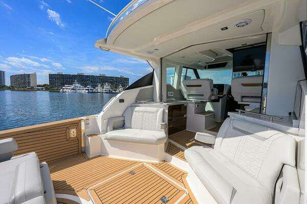 2022 Tiara Yachts 43