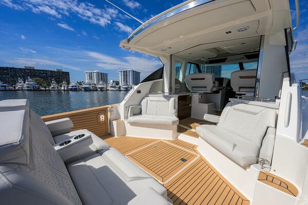 2022 43 Tiara LE 43ft Tiara Yachts Yacht For Sale