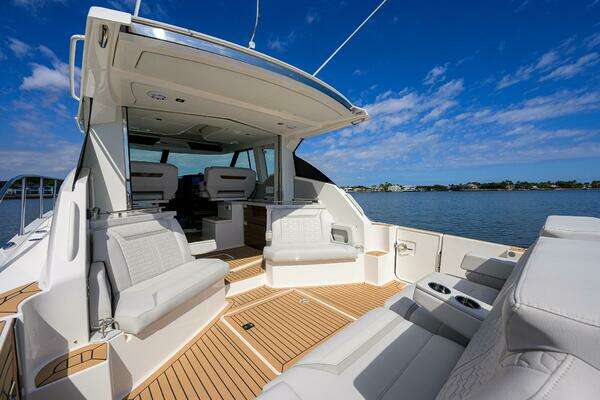 2022 Tiara Yachts 43