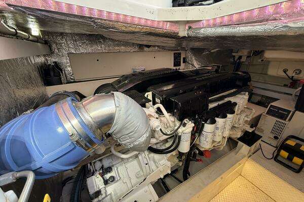 2007 Cruisers Yachts 56