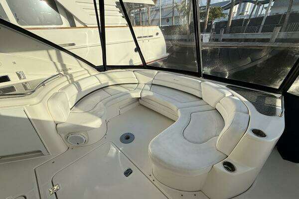 Photo of the 2007 Cruisers Yachts 560 Express