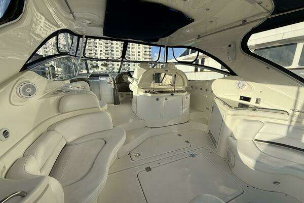 Photo of the 2007 Cruisers Yachts 560 Express
