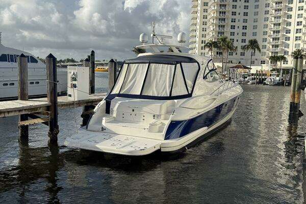 Photo of the 2007 Cruisers Yachts 560 Express