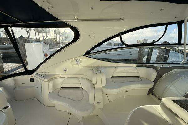 Photo of the 2007 Cruisers Yachts 560 Express