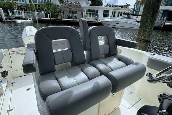 28ft Boston Whaler Yacht For Sale