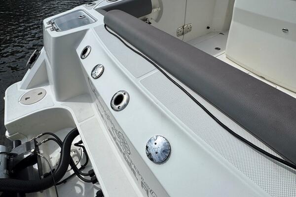 28ft Boston Whaler Yacht For Sale