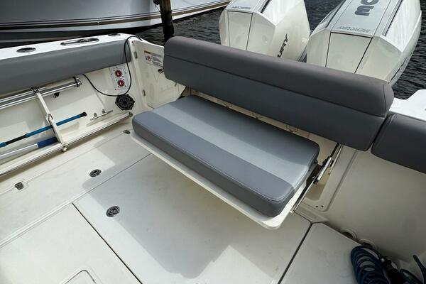 28ft Boston Whaler Yacht For Sale