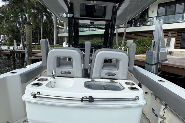 28ft Boston Whaler Yacht For Sale