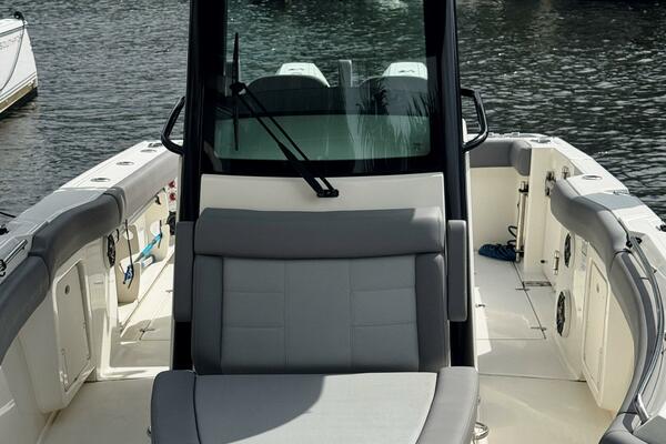 28ft Boston Whaler Yacht For Sale