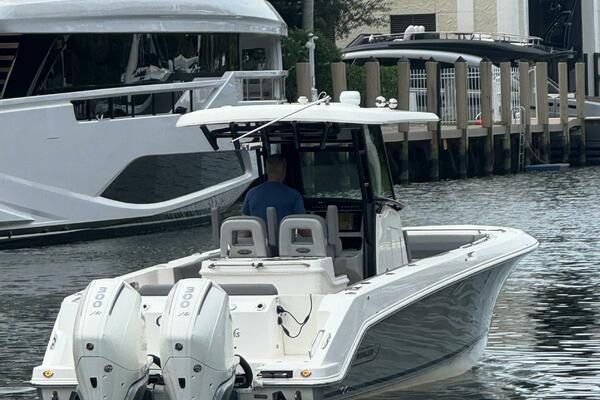 28ft Boston Whaler Yacht For Sale