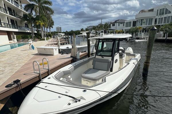 28ft Boston Whaler Yacht For Sale