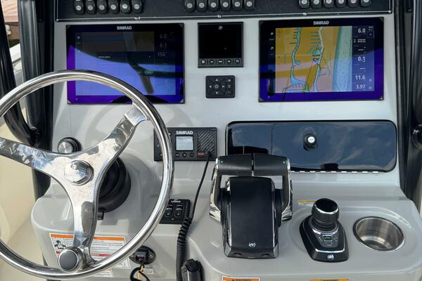 28ft Boston Whaler Yacht For Sale