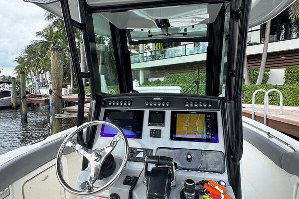 28ft Boston Whaler Yacht For Sale