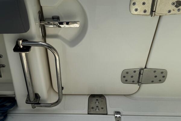 28ft Boston Whaler Yacht For Sale