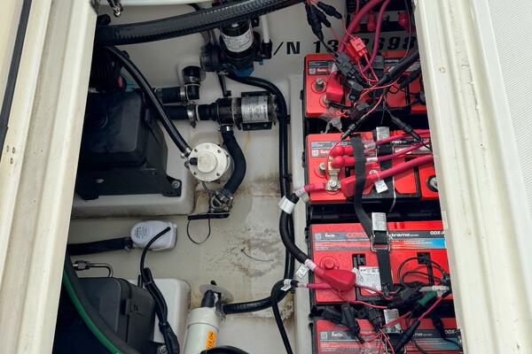 28ft Boston Whaler Yacht For Sale