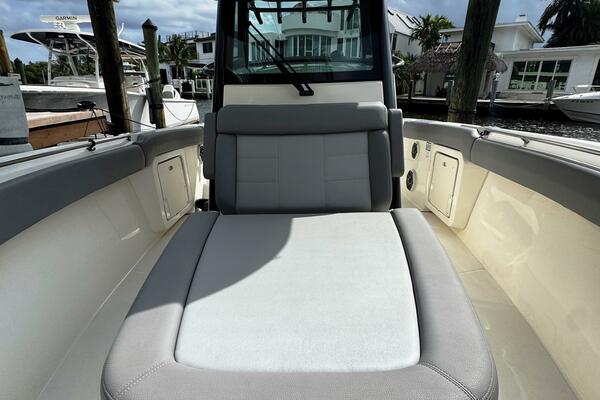 28ft Boston Whaler Yacht For Sale