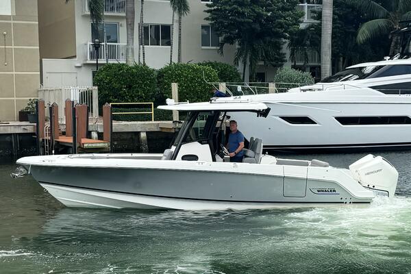 28ft Boston Whaler Yacht For Sale