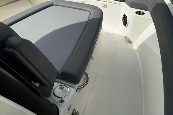 28ft Boston Whaler Yacht For Sale