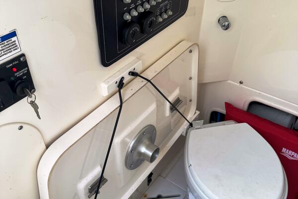 28ft Boston Whaler Yacht For Sale