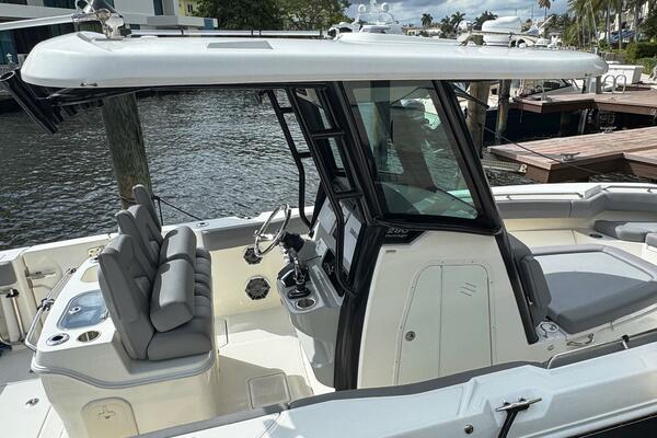 28ft Boston Whaler Yacht For Sale