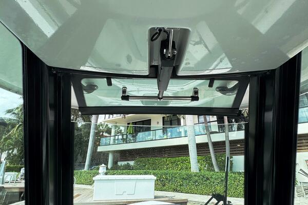 28ft Boston Whaler Yacht For Sale