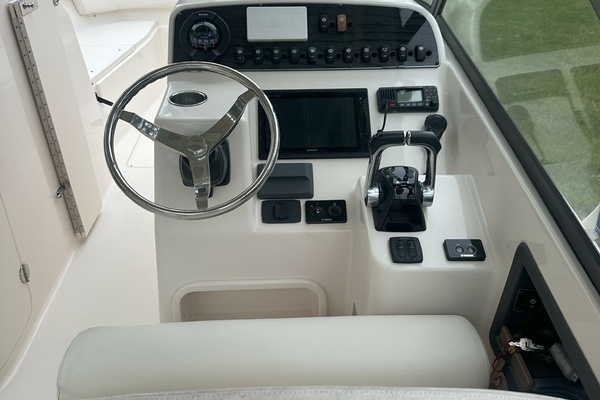 Photo of the 2018 Grady-White 