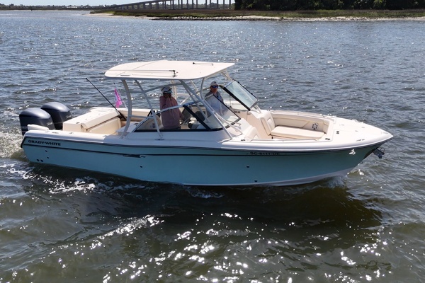 Photo of the 2018 Grady-White 