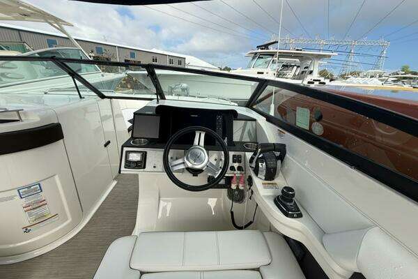 Photo of the 2018 Sea Ray SDX 290 Outboard