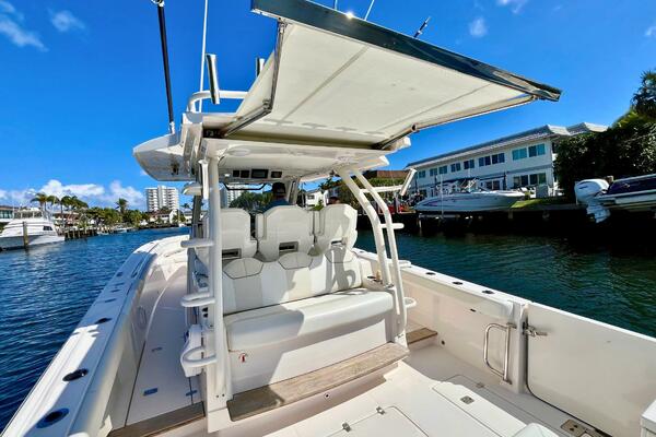 Pursuit 38 - PERSEVERANCE - Cockpit