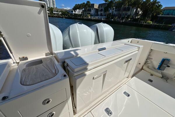 Pursuit 38 - PERSEVERANCE - Cockpit