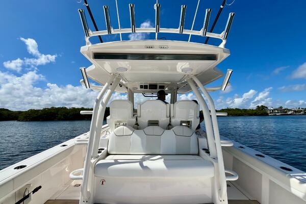 Pursuit 38 - PERSEVERANCE - Cockpit