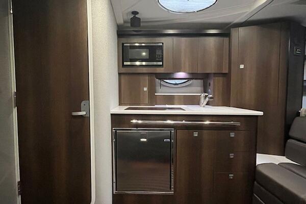 New Year 33ft Monterey Yacht For Sale