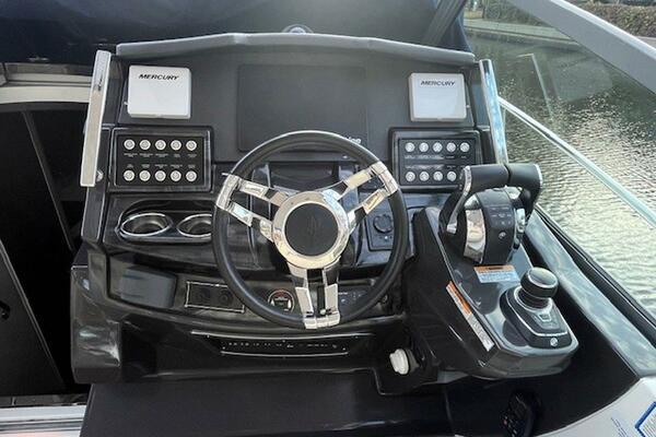 New Year 33ft Monterey Yacht For Sale