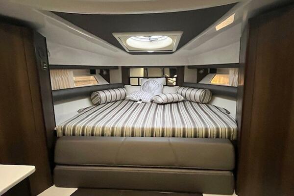 New Year 33ft Monterey Yacht For Sale