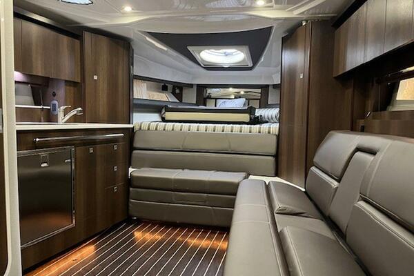 New Year 33ft Monterey Yacht For Sale