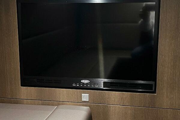 New Year 33ft Monterey Yacht For Sale