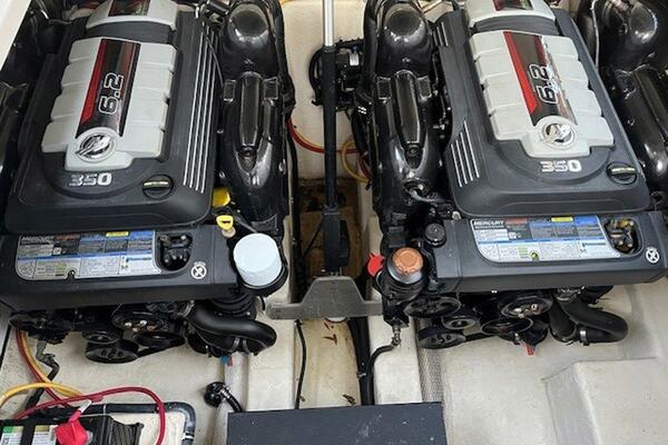 New Year 33ft Monterey Yacht For Sale